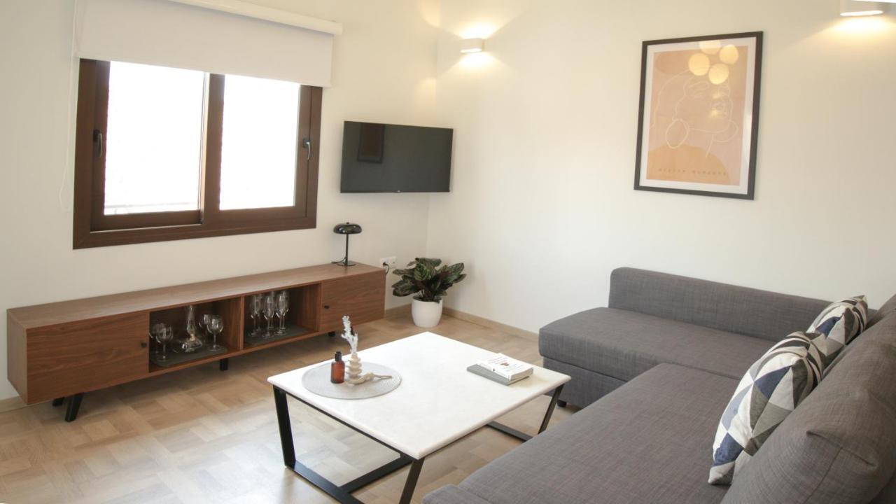 Onos - 2 Bedroom 2 Bathroom Penthouse With Terrace In Old Town Kalamata Exterior foto