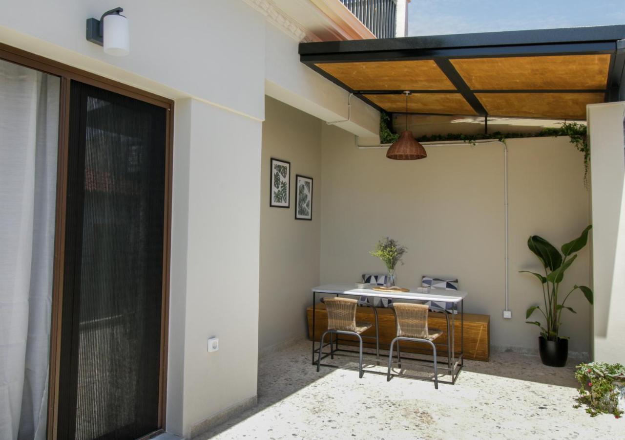 Onos - 2 Bedroom 2 Bathroom Penthouse With Terrace In Old Town Kalamata Exterior foto